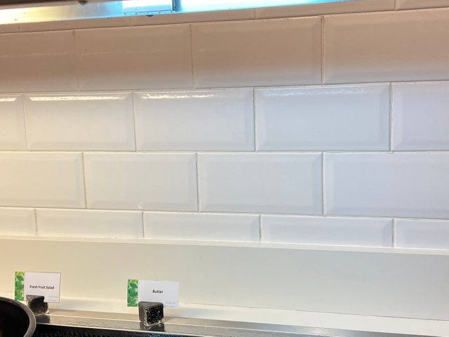 белая плитка из метро Backsplash