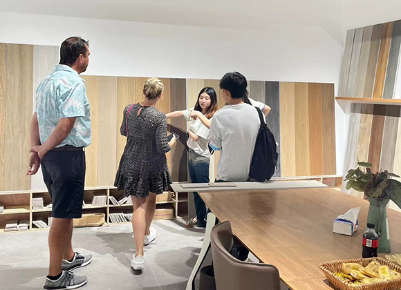 Клиенты Южной Африки посещают Wi -Fi Ceramics1